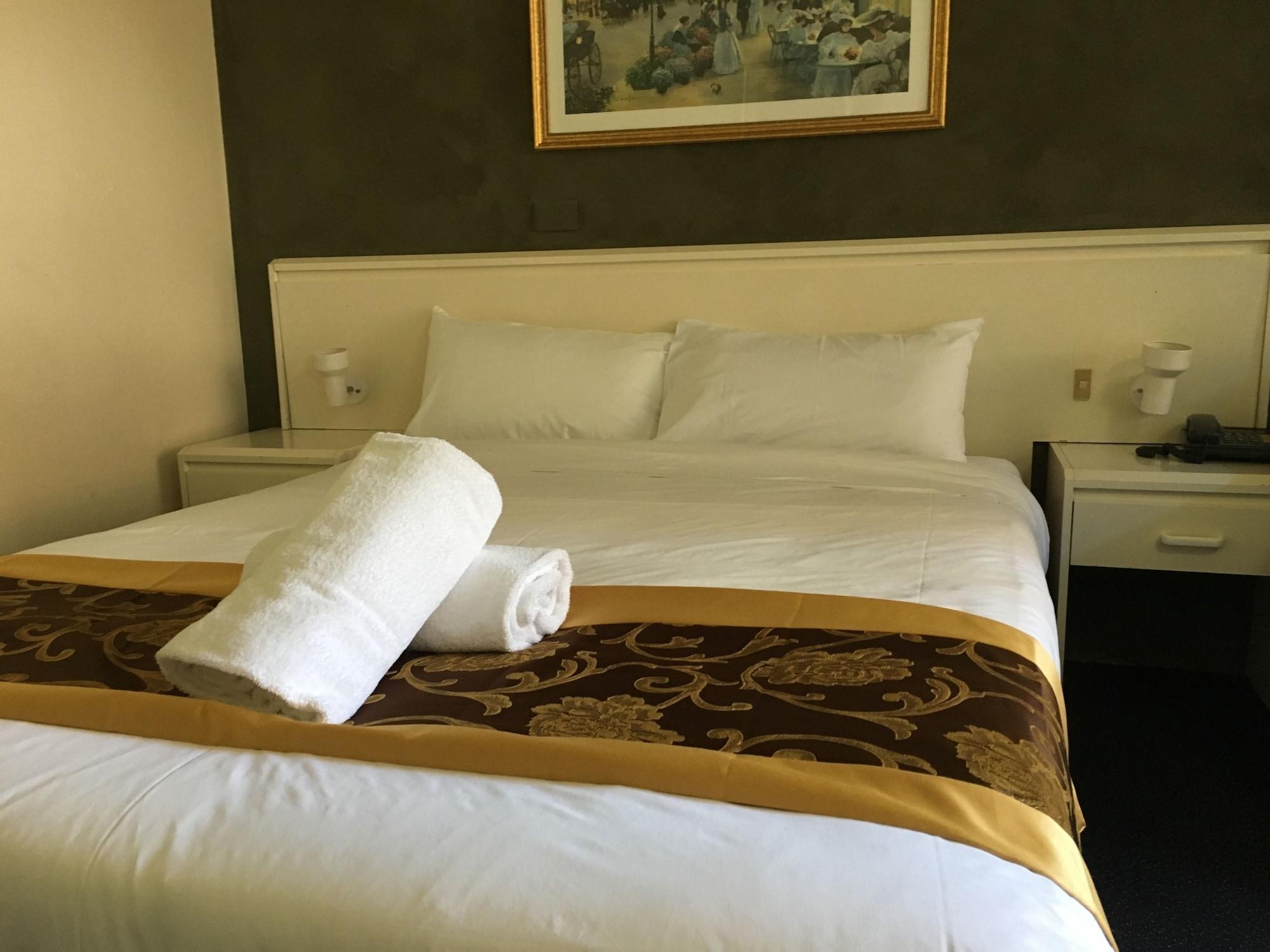 דה אינטרנס El Lago Waters Hotel מראה חיצוני תמונה