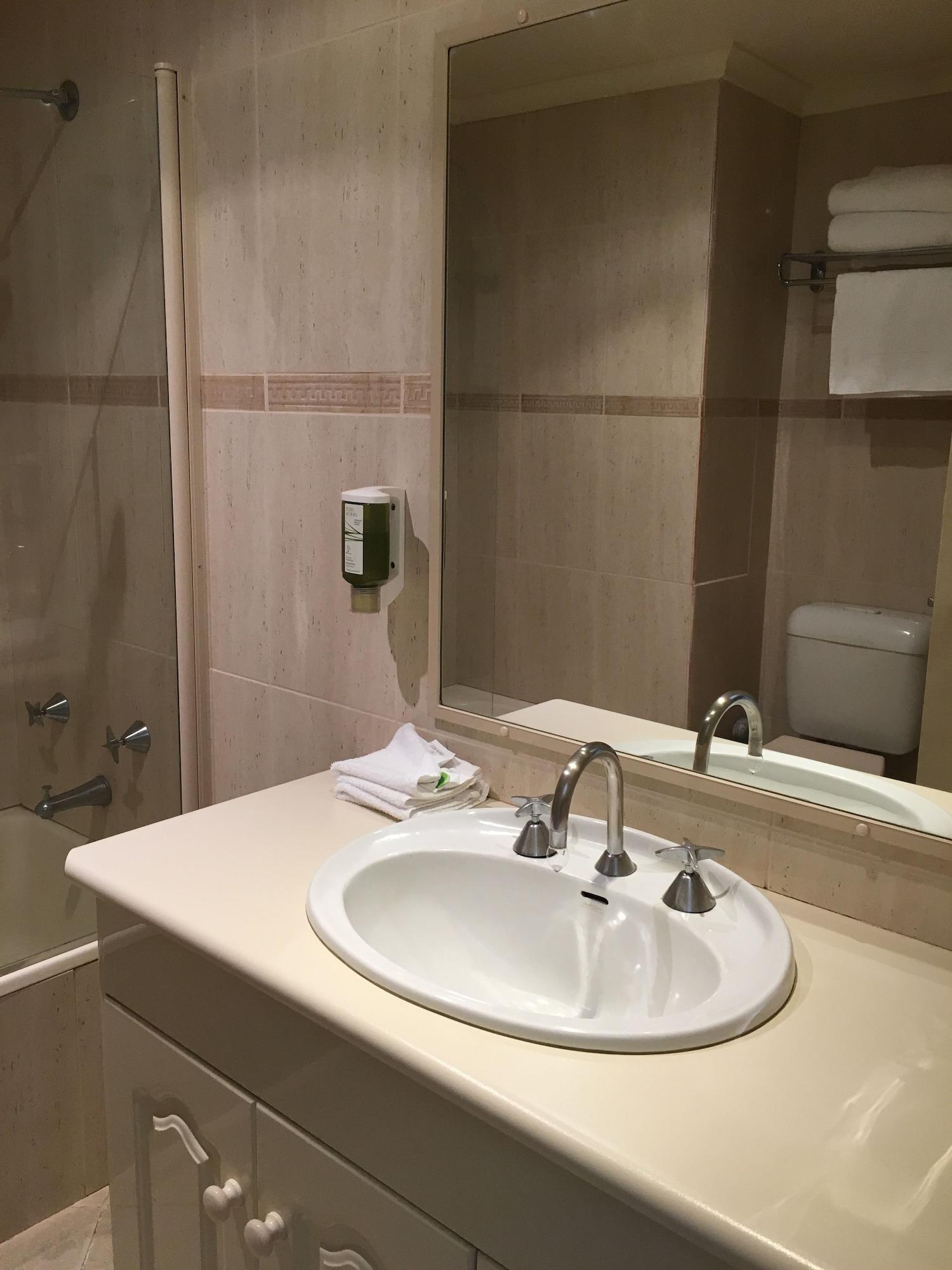 דה אינטרנס El Lago Waters Hotel מראה חיצוני תמונה