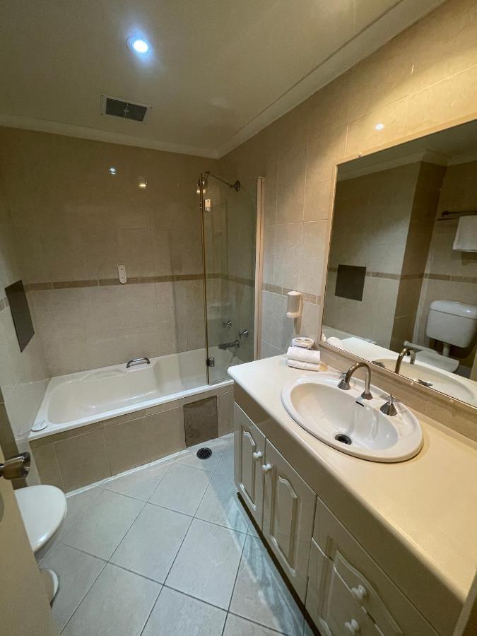 דה אינטרנס El Lago Waters Hotel מראה חיצוני תמונה
