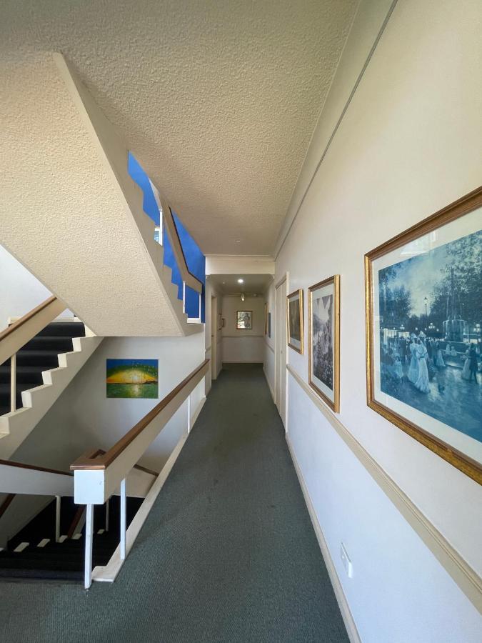דה אינטרנס El Lago Waters Hotel מראה חיצוני תמונה
