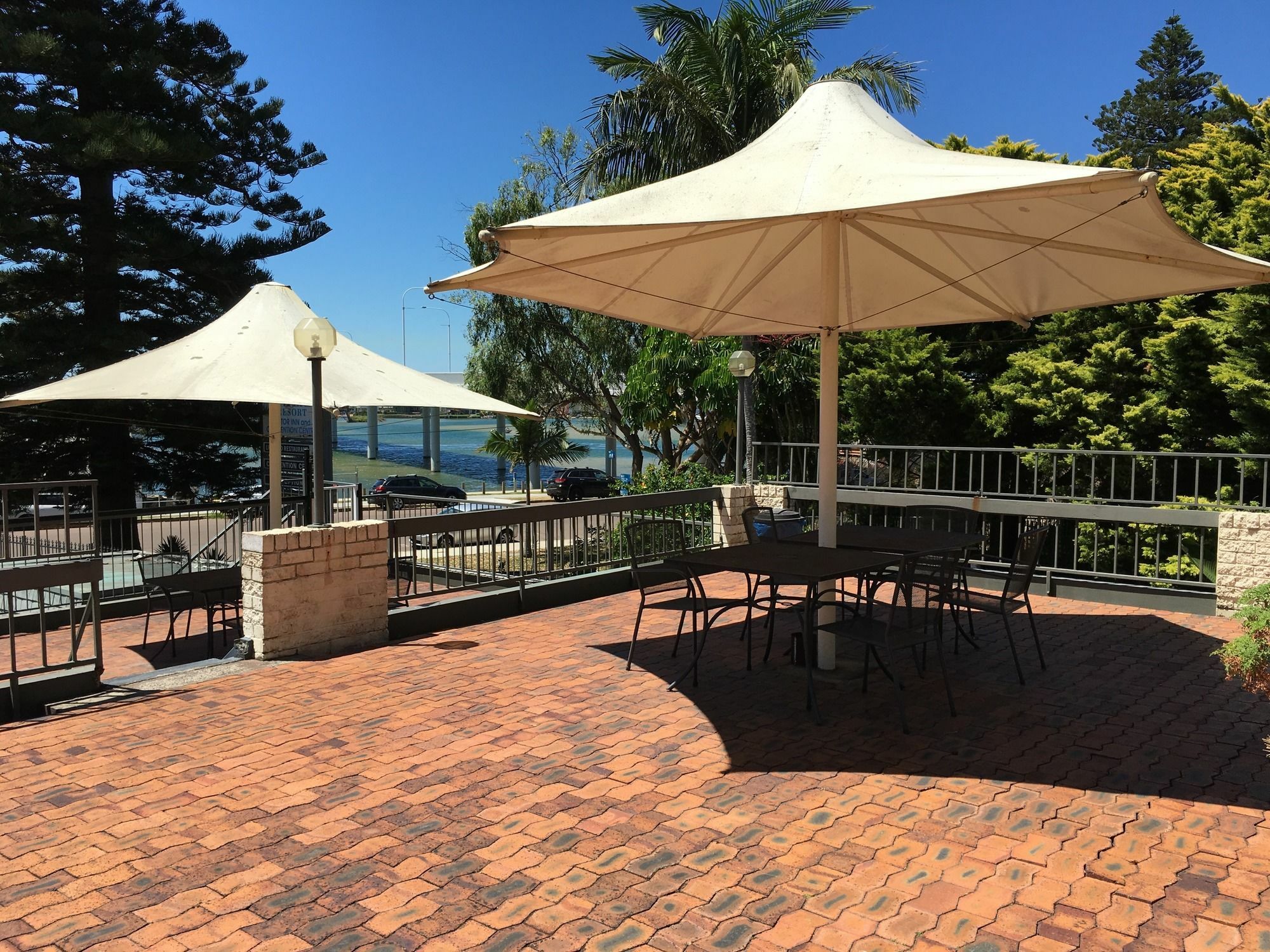 דה אינטרנס El Lago Waters Hotel מראה חיצוני תמונה