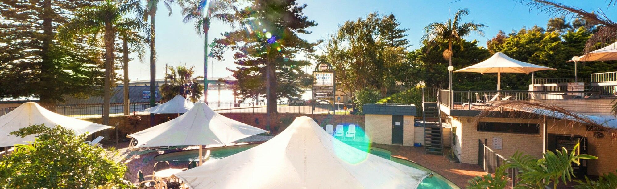 דה אינטרנס El Lago Waters Hotel מראה חיצוני תמונה