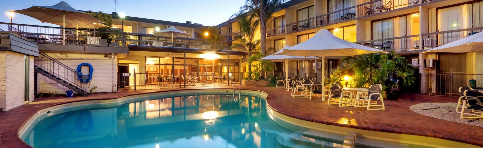 דה אינטרנס El Lago Waters Hotel מראה חיצוני תמונה